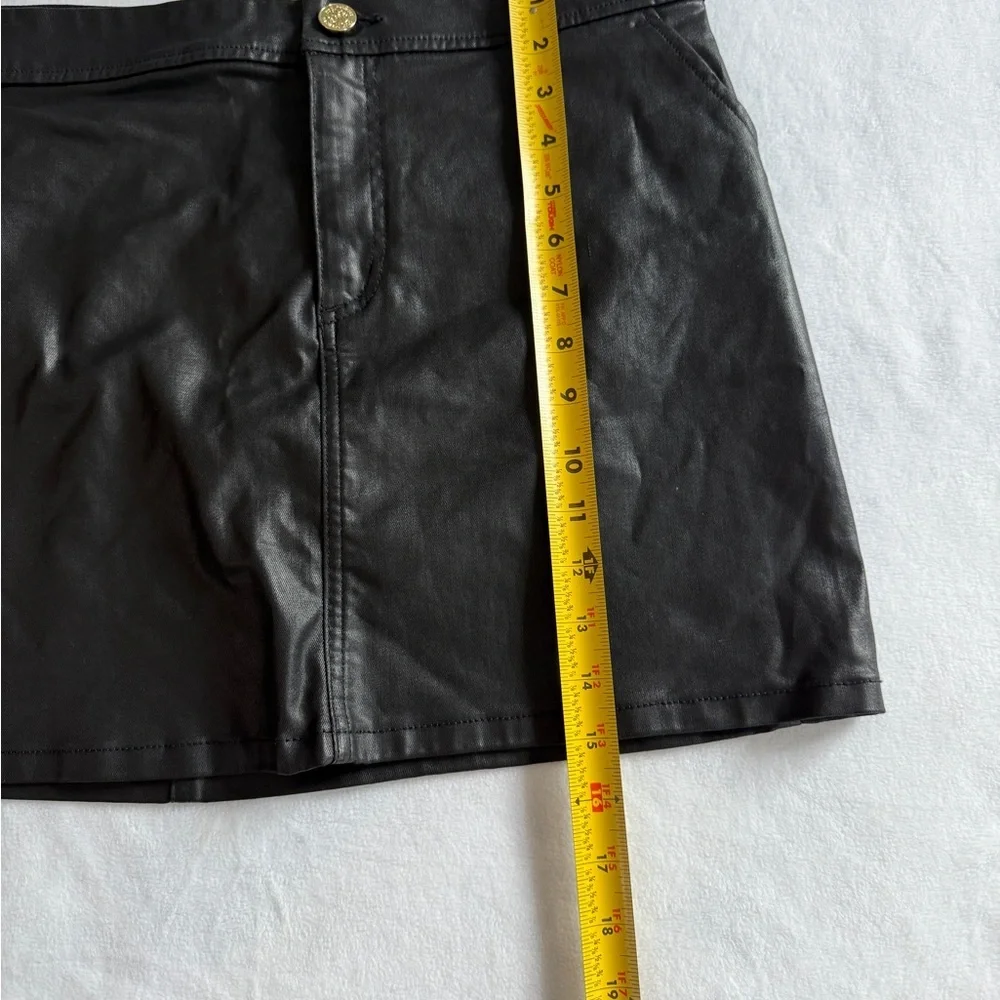 Lilly Pulitzer Black Faux Leather Mini Skirt - Size 12 - Picture 6 of 8